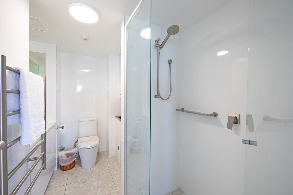 Burleigh Beach Tower 2 Bedroom Ocean View Superior Apartment 24