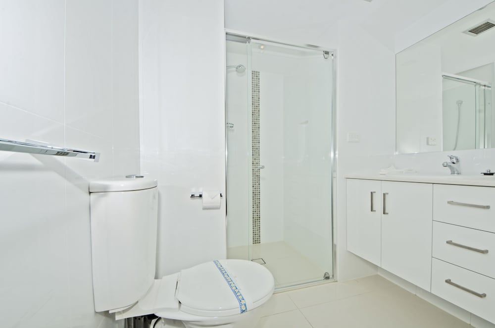 Burleigh Beach Tower 2 Bedroom Ocean View Superior Apartment 18