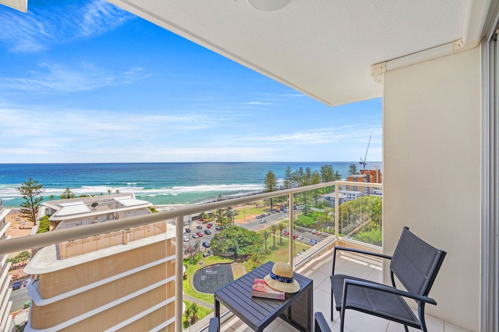 Burleigh Beach Tower 2 Bedroom Ocean View Superior Apartment 11