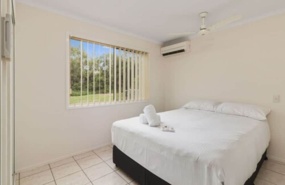 Discovery Parks - Coolwaters Yeppoon Deluxe 2 Bedroom Cabin