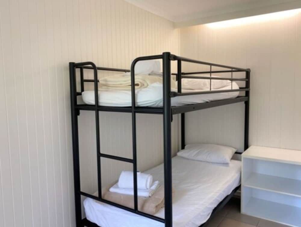 Discovery Parks - Coolwaters Yeppoon Superior 1 Bedroom Unit 2