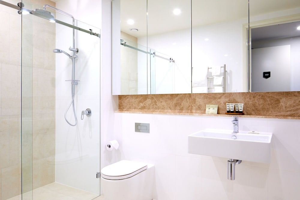 Knightsbridge Canberra Executive Room, 1 King Bed - Housekeeping on 3rd day only 2