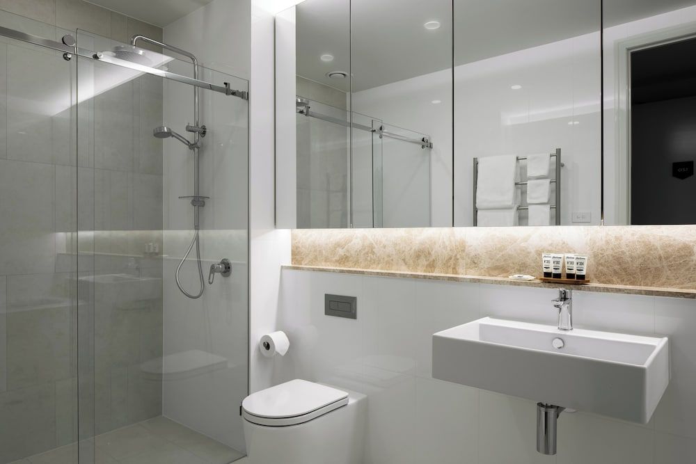 Knightsbridge Canberra Executive Room, 1 King Bed - Housekeeping on 3rd day only 4