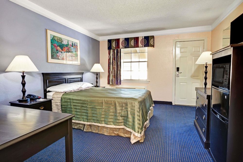 Standard Room, 1 King Bed, Smoking