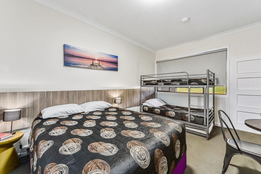 Rest Motels Naracoorte Family Room