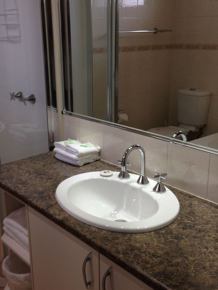 Albury Regent Motel Queen Room 4