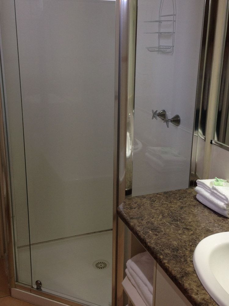 Albury Regent Motel Queen Room 3