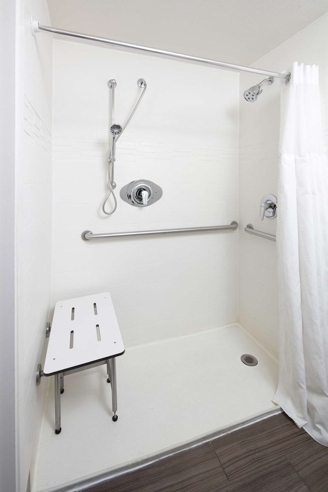 Signature Temecula Room, 1 Queen Bed, Accessible, Non Smoking 6