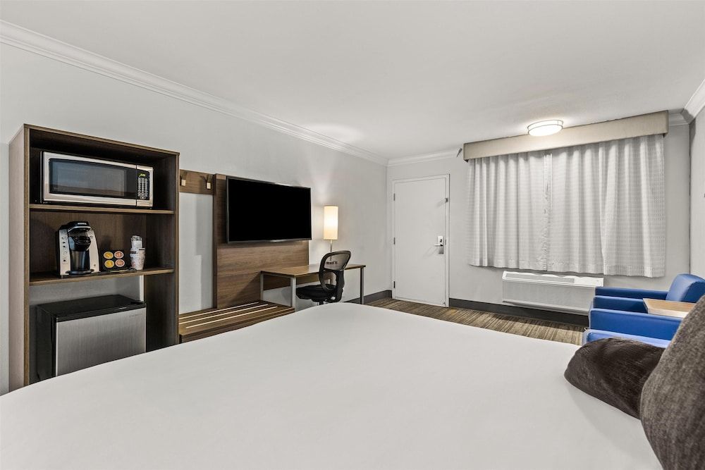 Signature Temecula Room, 1 Queen Bed, Accessible, Non Smoking 5