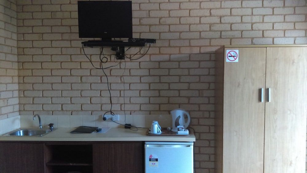 Shark Bay Hotel Twin Room 3