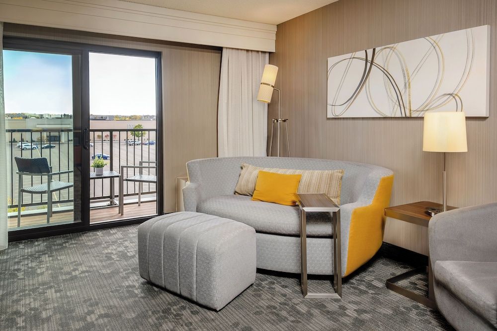 Suite, 1 Bedroom, Courtyard View