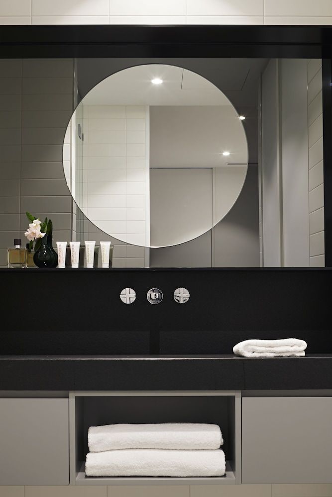 Tyrian Serviced Apartments - Albert Park Lake Two Bedroom Apartment 3