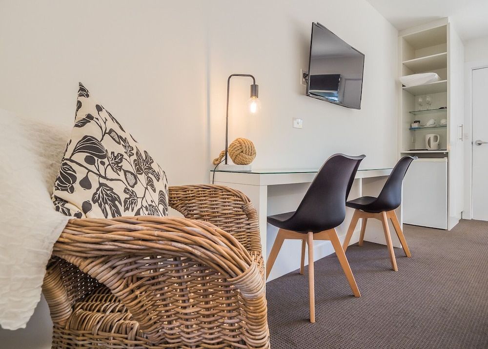 Tower Motel Deluxe Room, Non Smoking (Queen Deluxe Suite Wend) 7