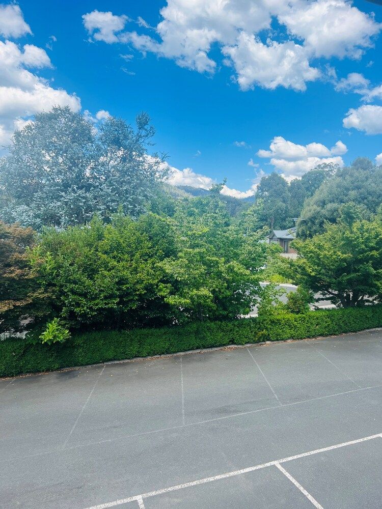 Tower Motel Deluxe Room, Non Smoking (Queen Deluxe Suite Wend) 4