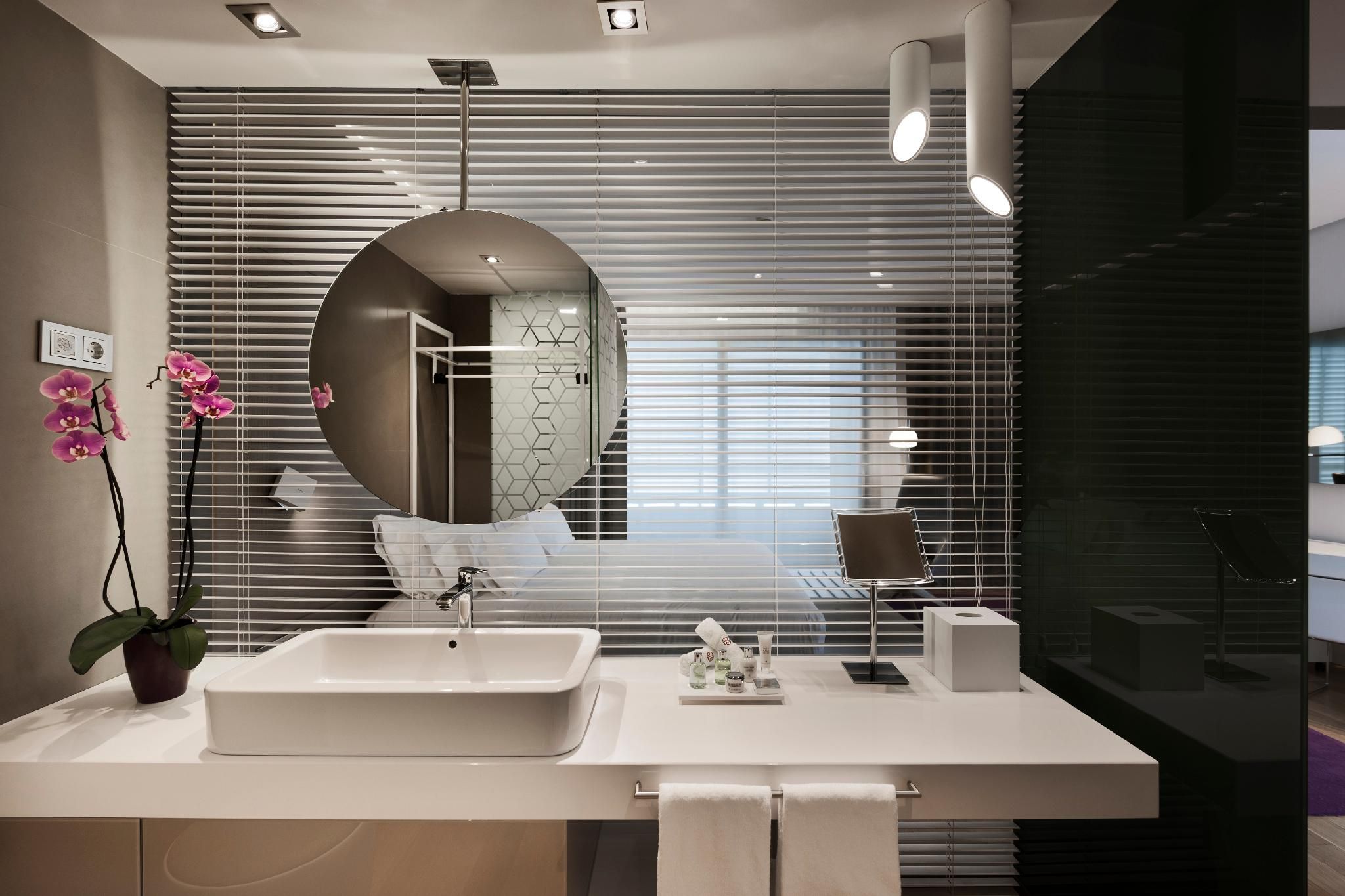 NH Collection Madrid Eurobuilding Superior room 2