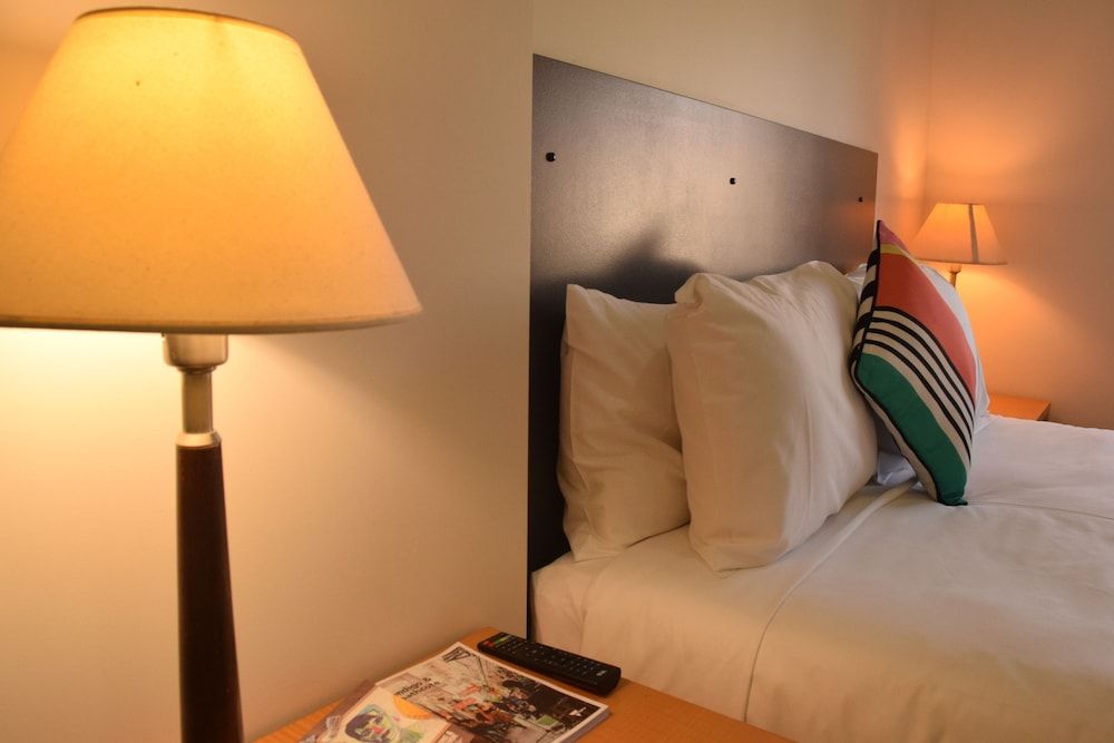 Crown Accommodation Bendigo CBD Queen Bed Room 3