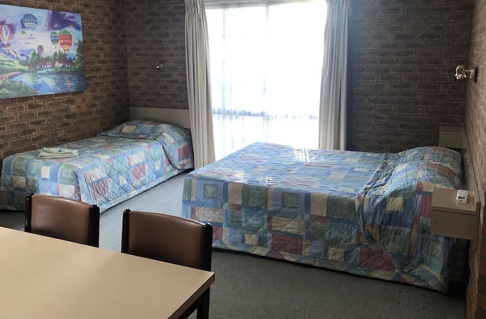 Settlement Motor Inn, Deniliquin Deluxe Studio Suite, 2 Bedrooms, Garden View, Ground Floor