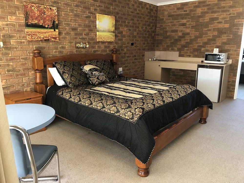 Settlement Motor Inn, Deniliquin Superior Studio Suite, 1 King Bed, Bathtub