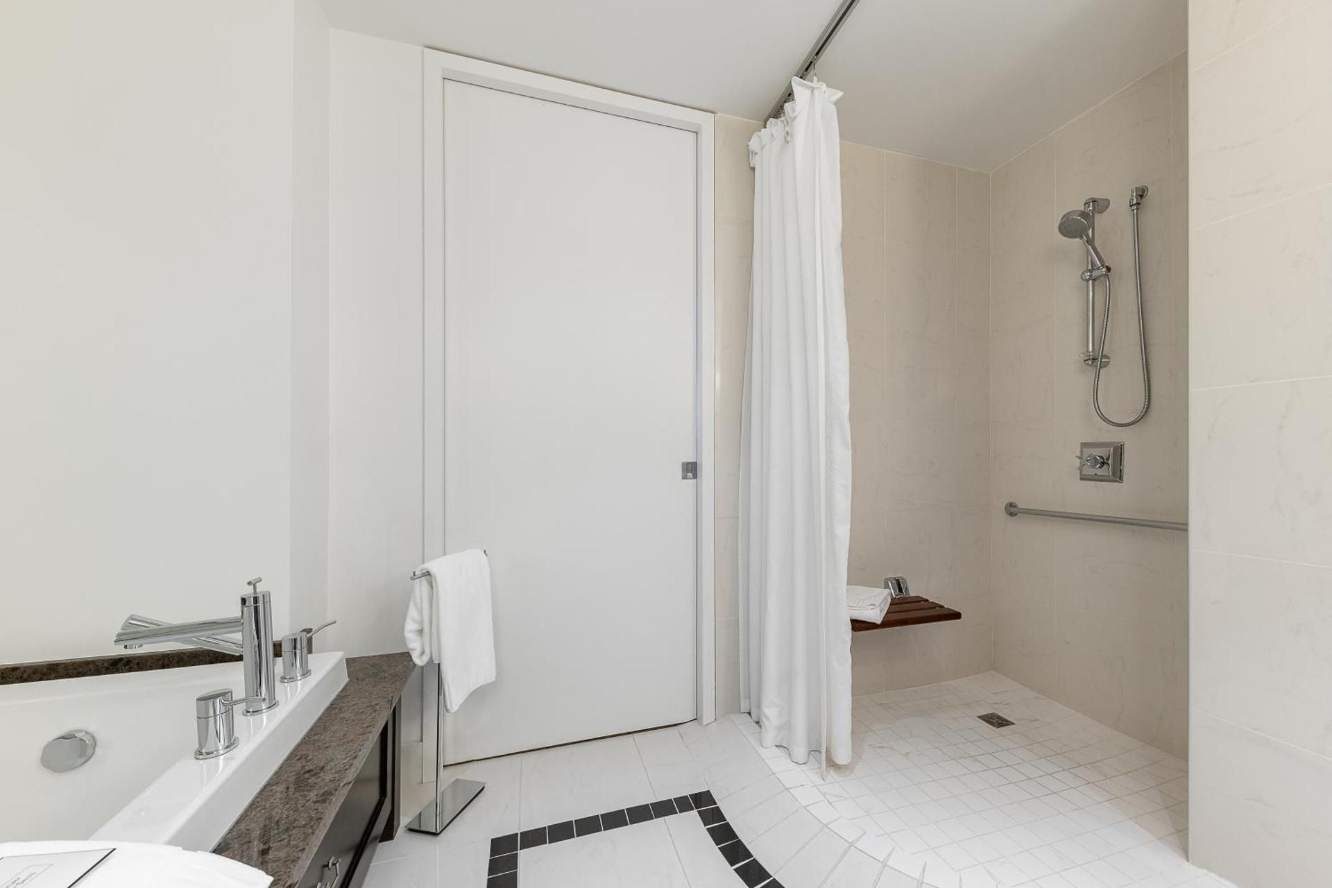 Urbania suite 1 King Accessible (accs au salon VIP)