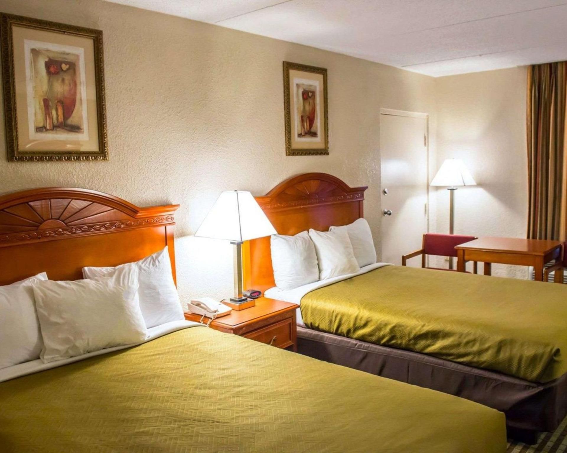 2 Queen Beds, Smoking