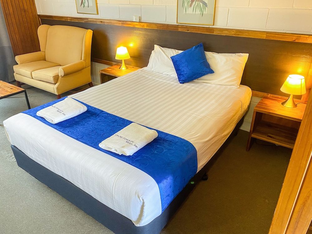 Snow Season Motor Inn Standard 1 Queen 3