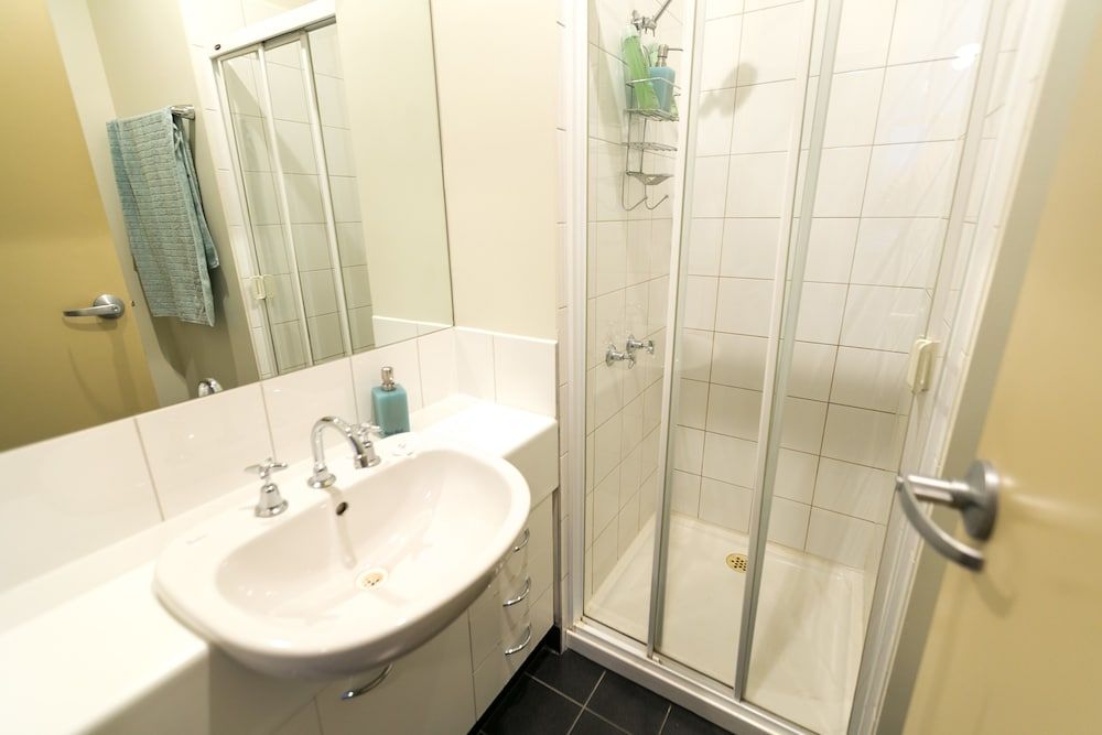 Flinders Lane-studio apartment Design Studio, 1 Queen Bed 6