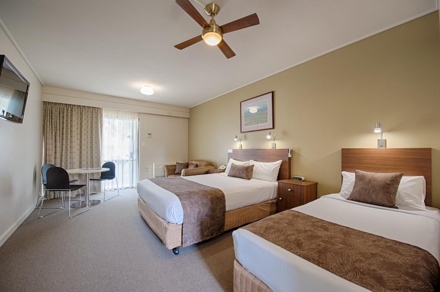 Vine Inn Executive 3 1/2 Star Motel Room