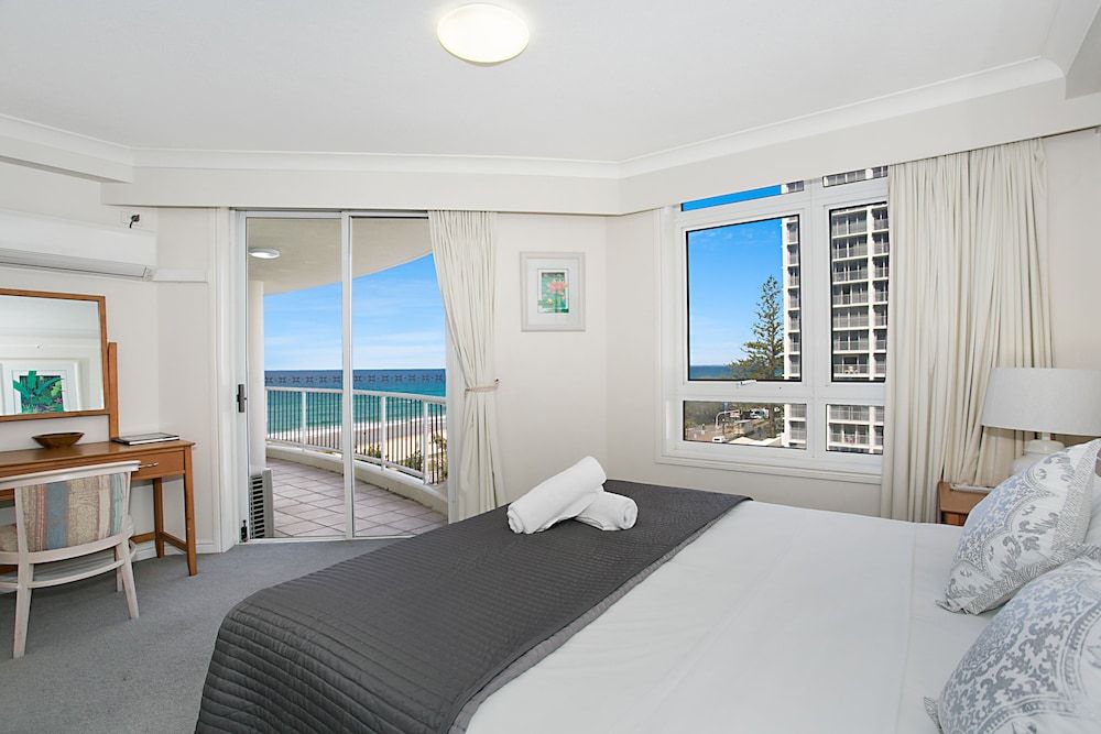 Moroccan Resort - HR Surfers Paradise Apartment, 3 Bedrooms, 2.5 Bathrooms (Apartment 311) 3