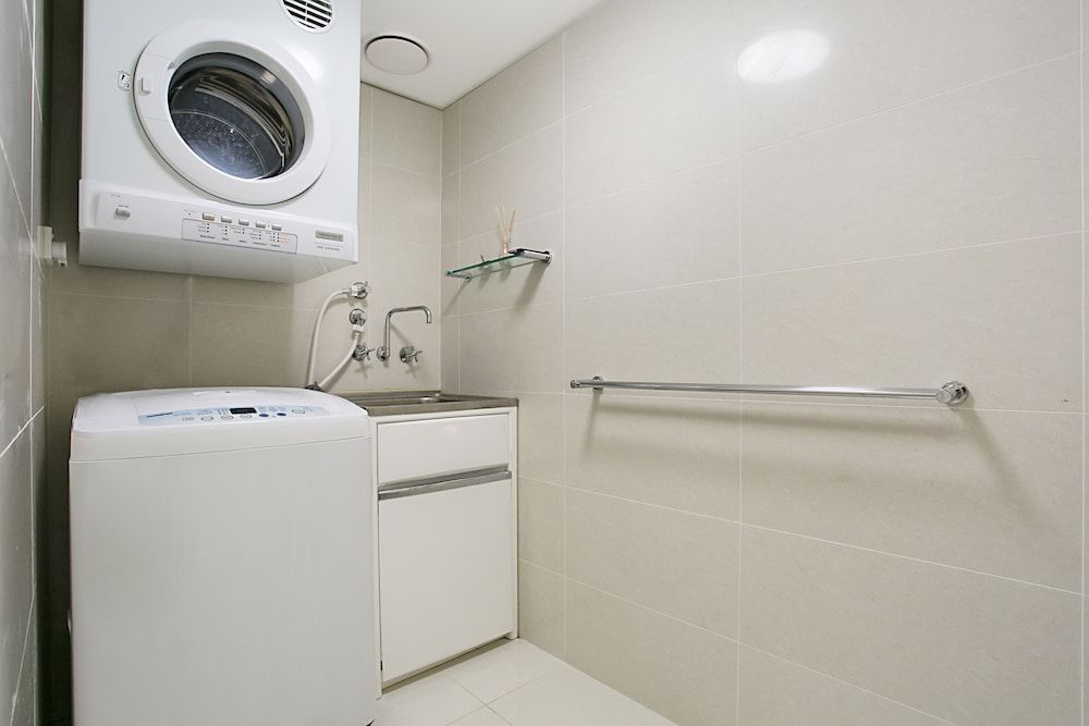 Moroccan Resort - HR Surfers Paradise Apartment, 3 Bedrooms, 2.5 Bathrooms (Apartment 311) 9