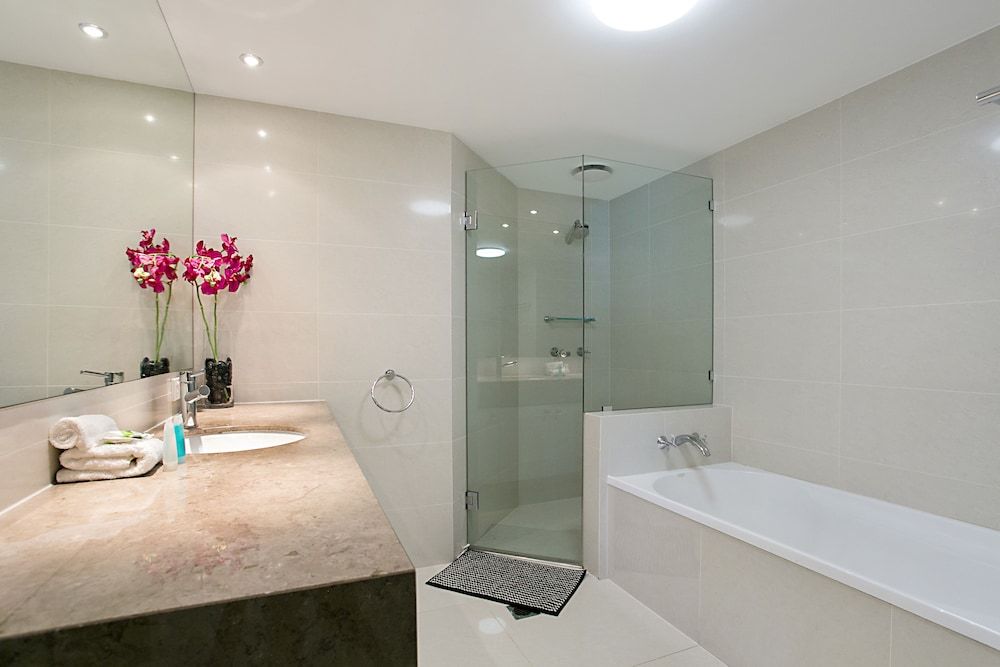 Moroccan Resort - HR Surfers Paradise Apartment, 3 Bedrooms, 2.5 Bathrooms (Apartment 311) 11
