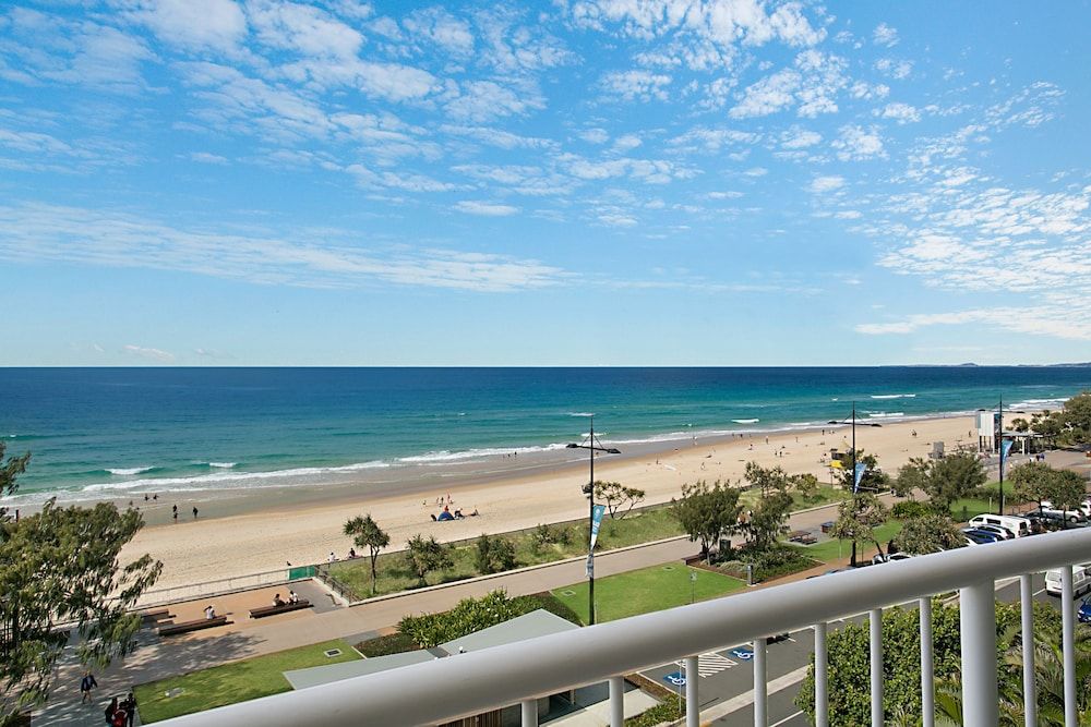 Moroccan Resort - HR Surfers Paradise Apartment, 3 Bedrooms, 2.5 Bathrooms (Apartment 311) 8