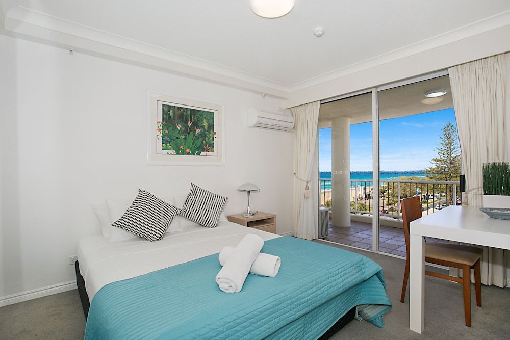 Moroccan Resort - HR Surfers Paradise Apartment, 3 Bedrooms, 2.5 Bathrooms (Apartment 311) 4