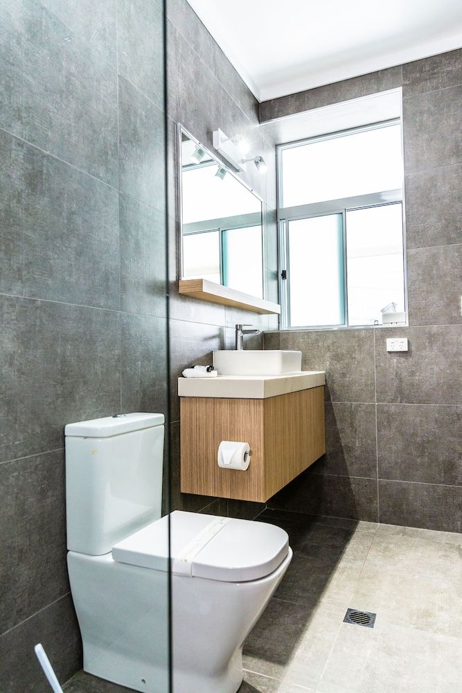 Lakes and Ocean Hotel Forster Deluxe Double Room, 1 Queen Bed, Ensuite, Lake View 5