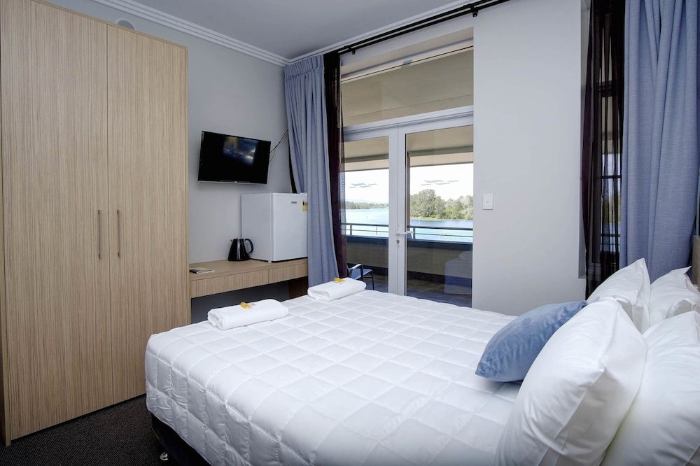 Lakes and Ocean Hotel Forster Deluxe Double Room, 1 Queen Bed, Ensuite, Lake View