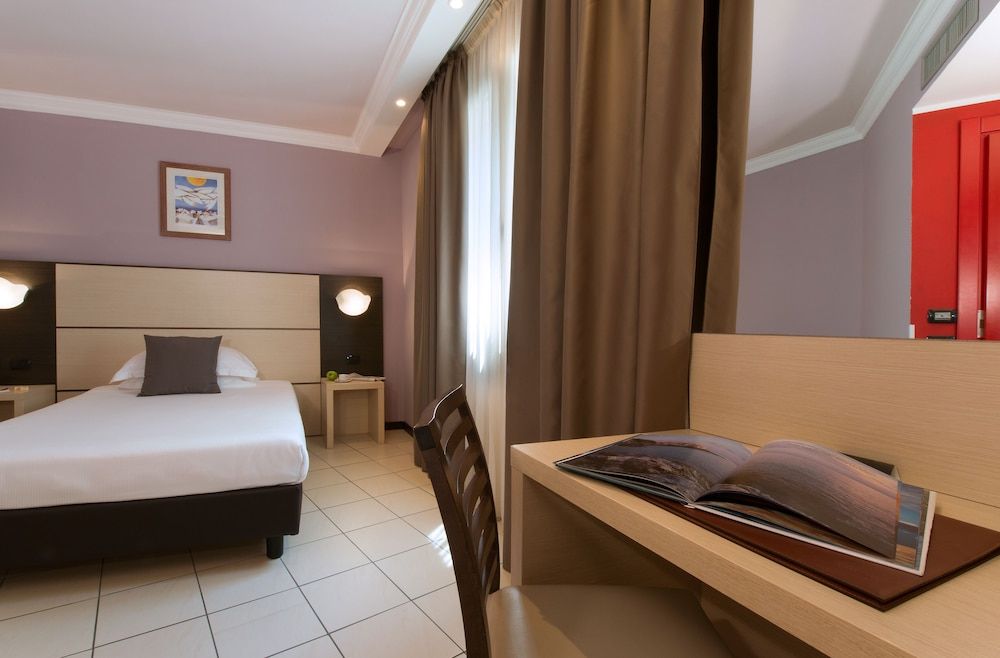 CDH Hotel La Spezia Classic Double Room Single Use, 1 Large Twin Bed 3