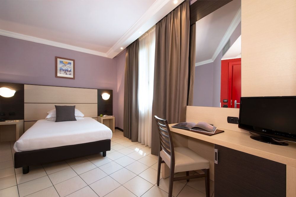 CDH Hotel La Spezia Classic Double Room Single Use, 1 Large Twin Bed 2