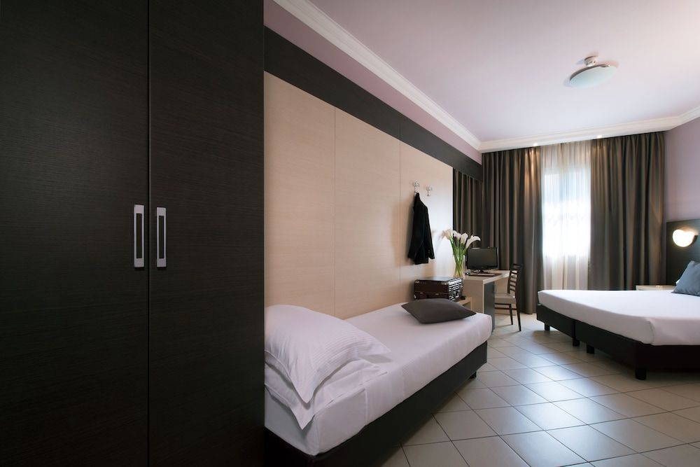 CDH Hotel La Spezia Classic Triple Room 2