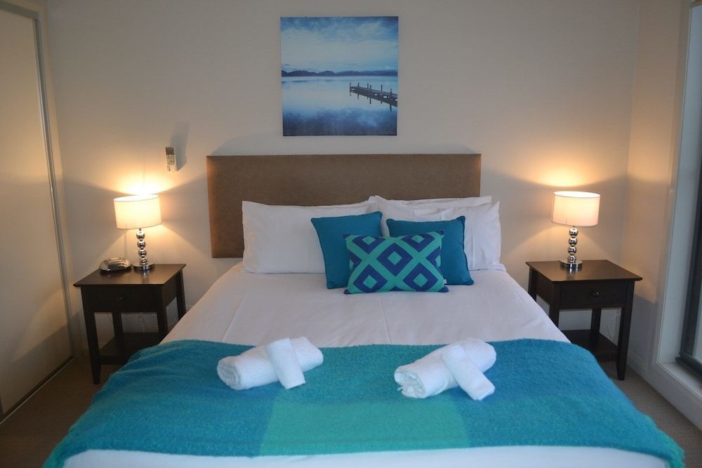 Luxury Apartment, 2 Bedrooms, Lake View