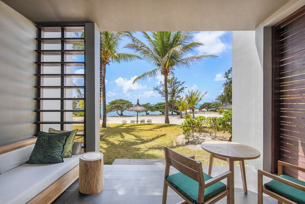 Long Beach Mauritius Junior Suite (Beach Front) 2