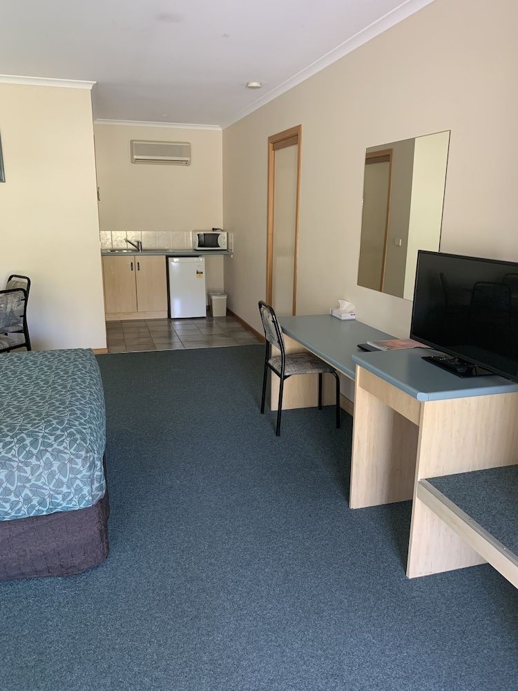 Arthur Phillip Motor Inn Family Room 9