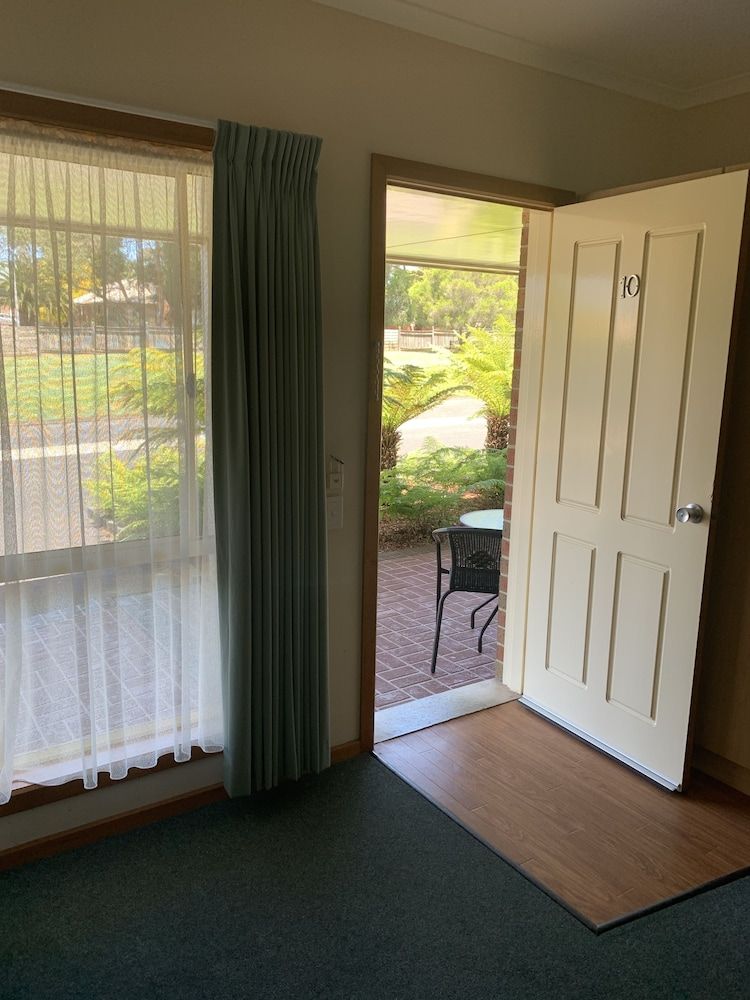 Arthur Phillip Motor Inn Twin Room 3