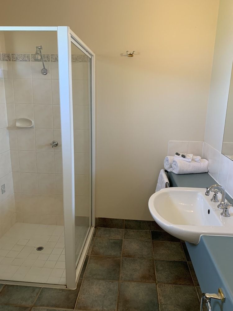 Arthur Phillip Motor Inn Twin Room 4