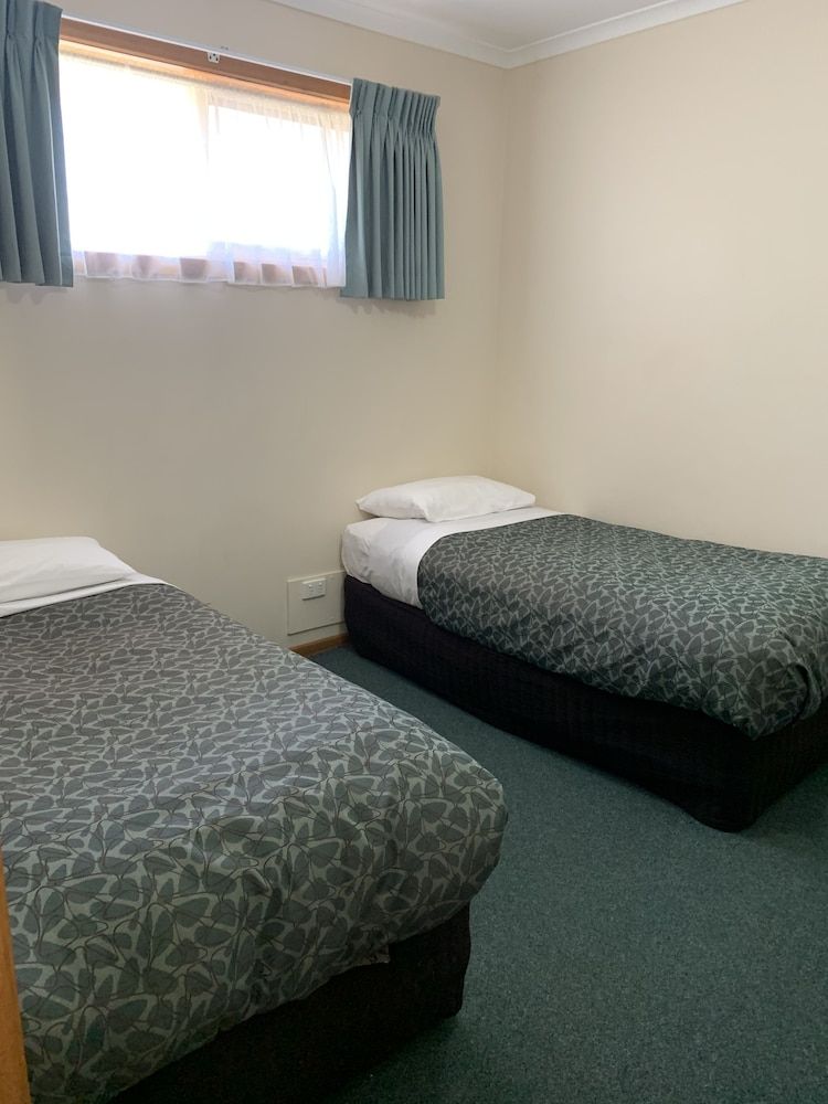 Arthur Phillip Motor Inn Family Room 3