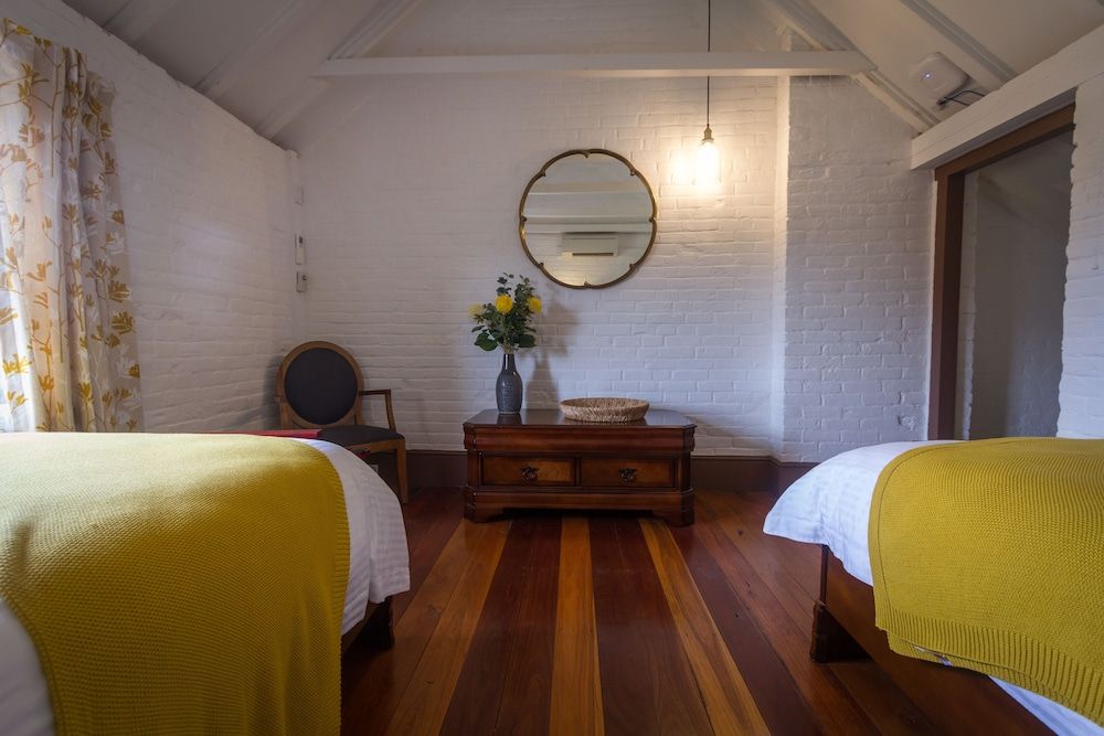 The Barracks Tocal The Barracks, Hover suite