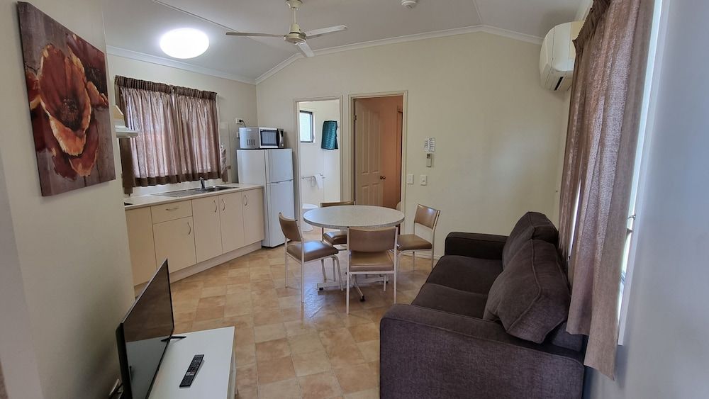 Goondiwindi Tourist Park 2 Bedroom Superior - NOT Pet Friendly 3