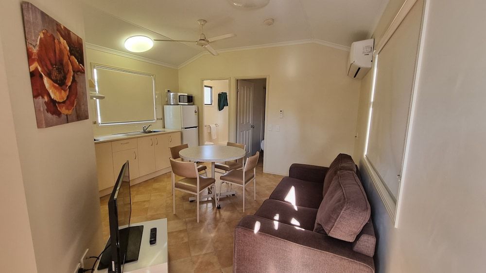 Goondiwindi Tourist Park 2 Bedroom Superior - NOT Pet Friendly 2