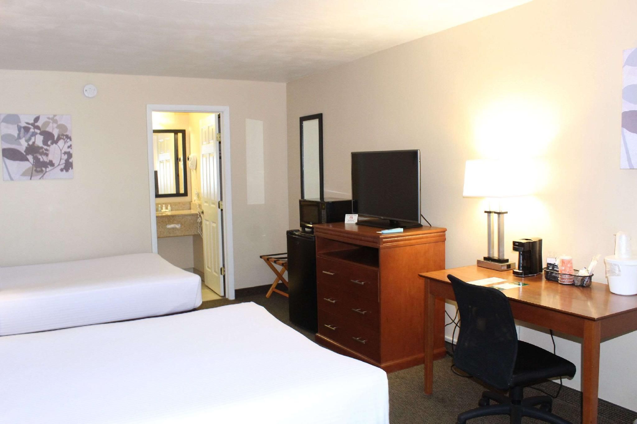 2 Double Beds, Efficiency, Suite, Nonsmoking