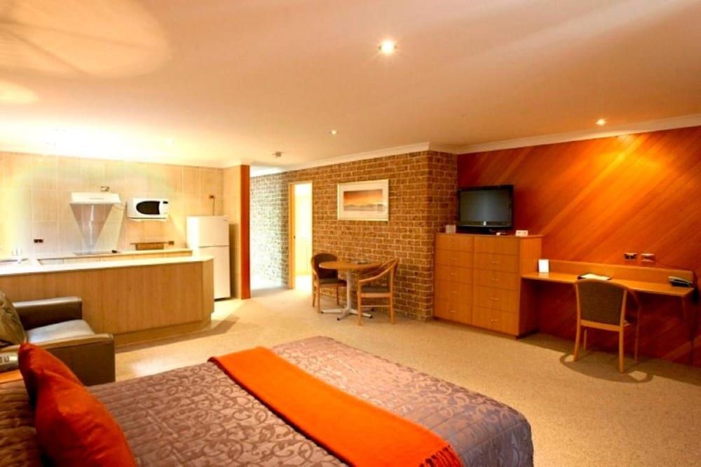 The Hermitage Motel Apartment, 1 Bedroom, Kitchen 2