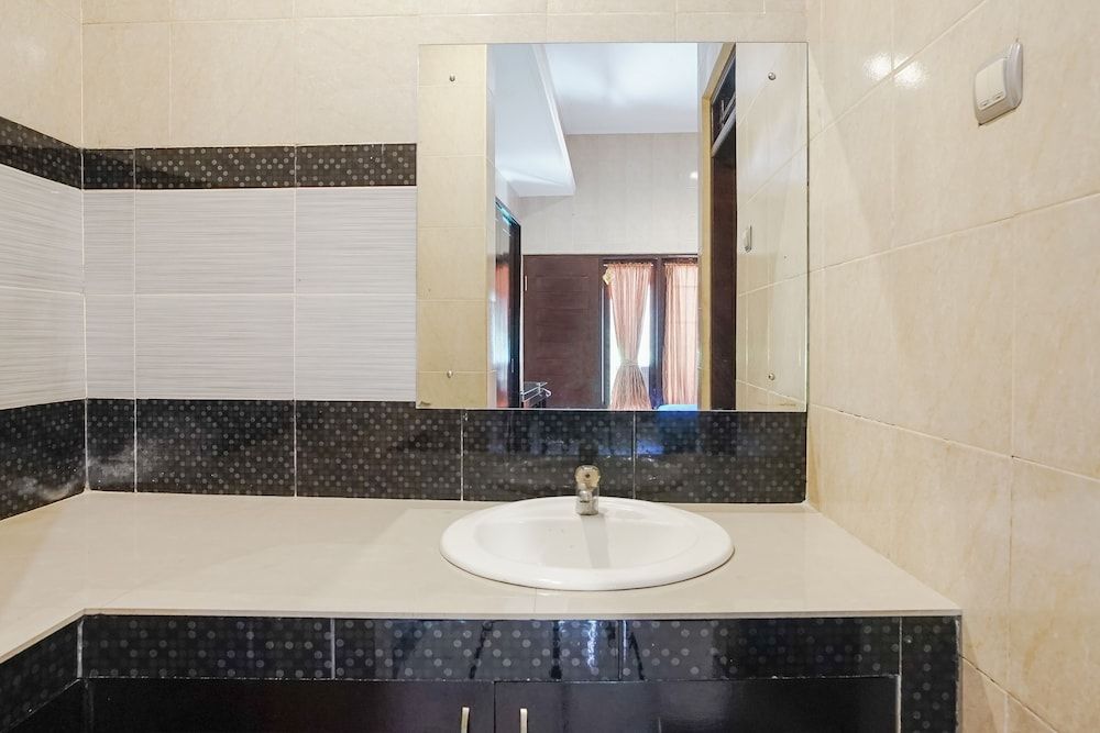 Denays Guest House Jimbaran Standard Double or Twin Room 13