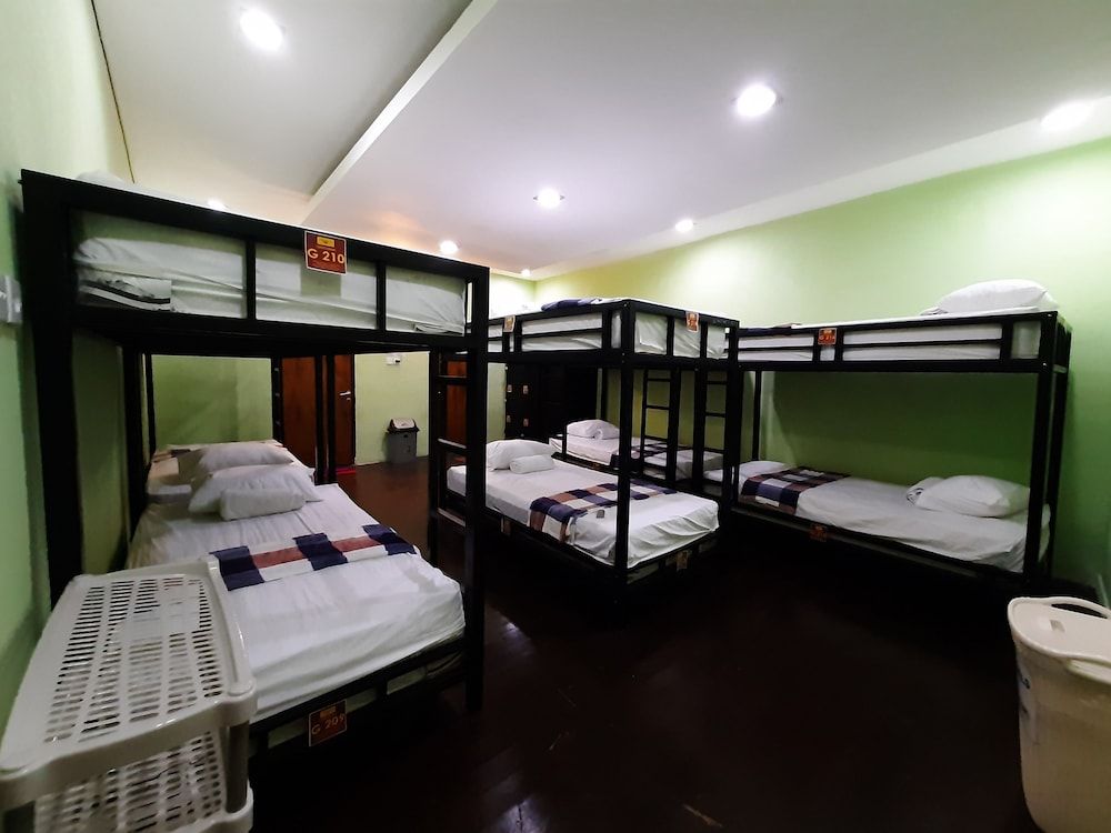 The Legian 777 Guest House Shared Dormitory, Men only 3